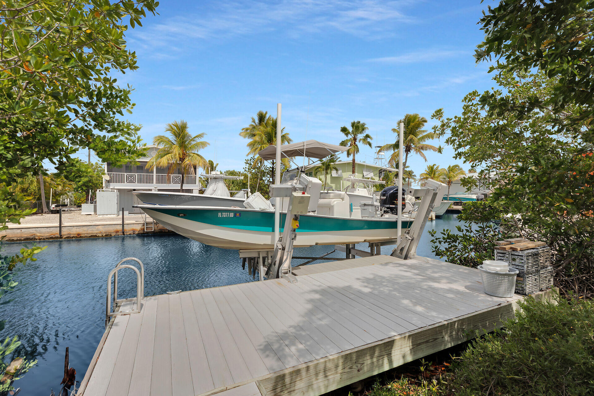 437 Pirates Road Summerland Key, FL 33042 - Photo 7 of 39 an outdoor space with furniture