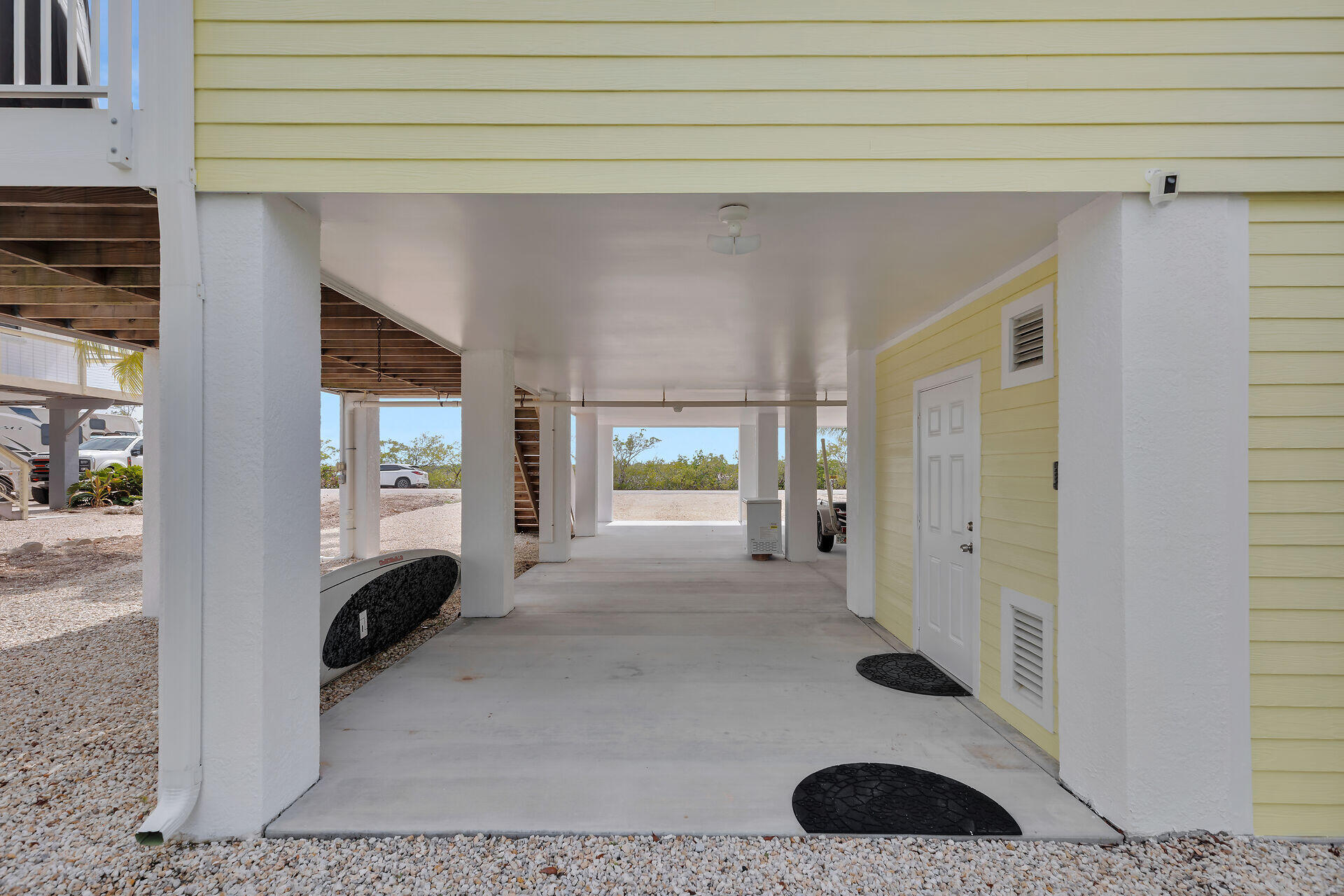 437 Pirates Road Summerland Key, FL 33042 - Photo 9 of 39 a view of a livingroom with furniture and a ceiling fan