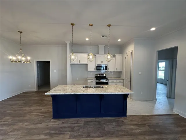 $279,999 | 3045 Southern Trace Dr Lake, Lake Charles, LA 70607