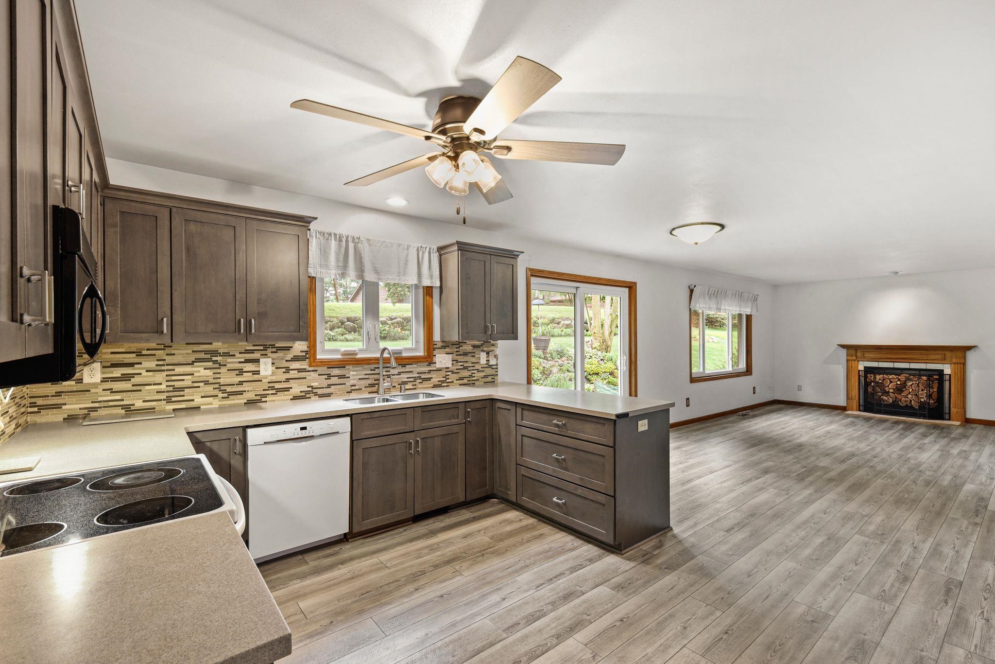 3702 Spring Hill Court Middleton, WI 53562 - Photo 15 of 51