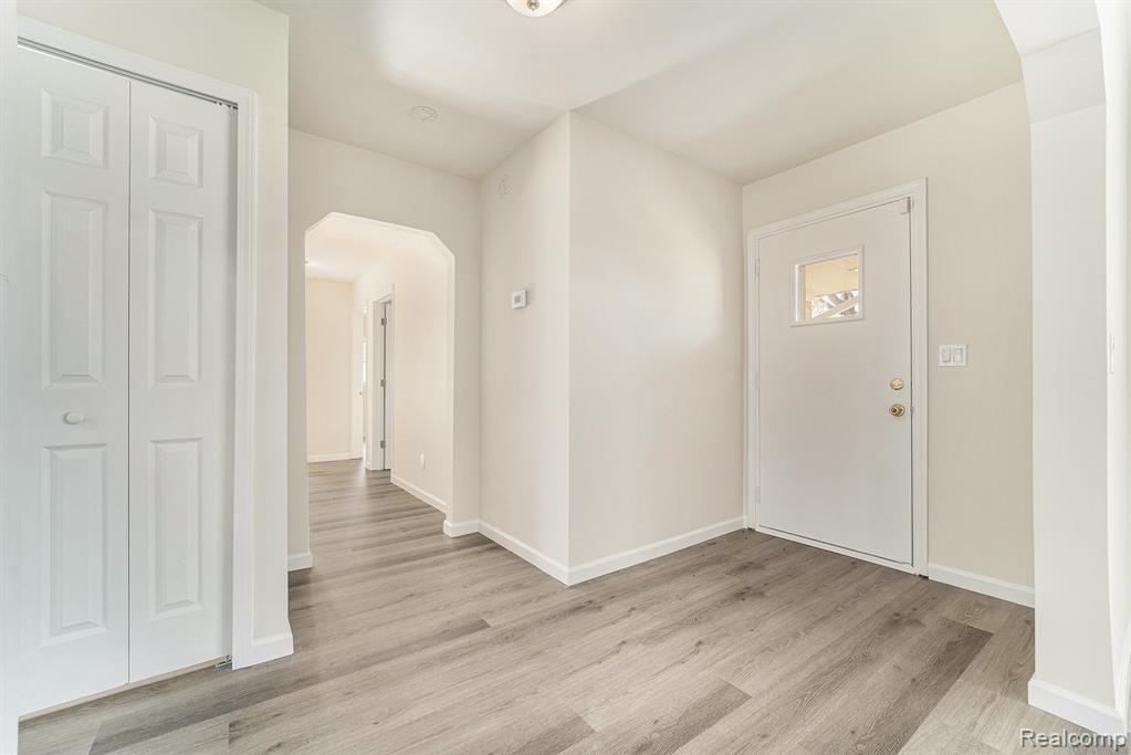 24614 Taft Road Novi, MI 48375 - Photo 7 of 28