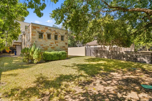 a view of a back yard of the house