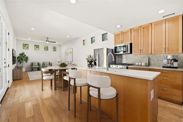 a picture of a bench in the back