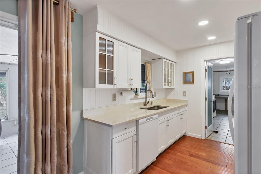 2503 Bispham Road Sarasota, FL 34231 - Photo 8 of 24 Gallery Image 8