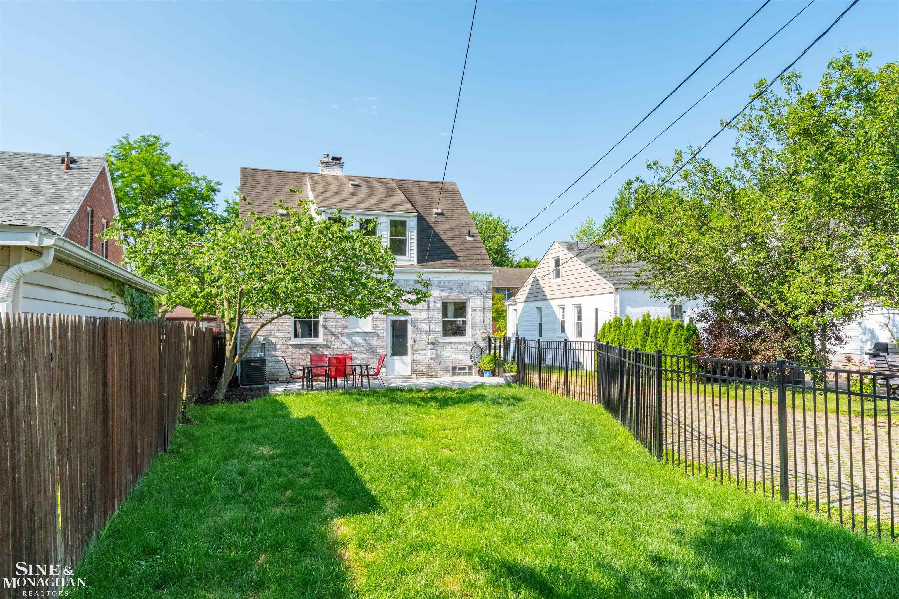1776 Hampton Road Grosse Pointe, MI 48236 - Photo 36 of 37 50213018-cf9762a8-664f-4930-8343-bd1c8e644cea.JPG
