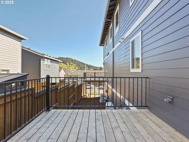 $424,500 | 3618 Southwest Sandlewood Lane, Gresham, OR 97080