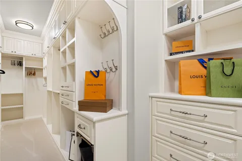 $4,000,000 | 5726 251st Court Northeast, Redmond, WA 98053