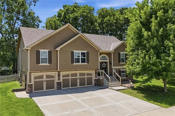 $380,000 | 319 Tamera Drive, Kearney, MO 64060