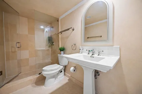 $675,000 | 936 Intracoastal Drive, Unit 19F, Fort Lauderdale, FL 33304