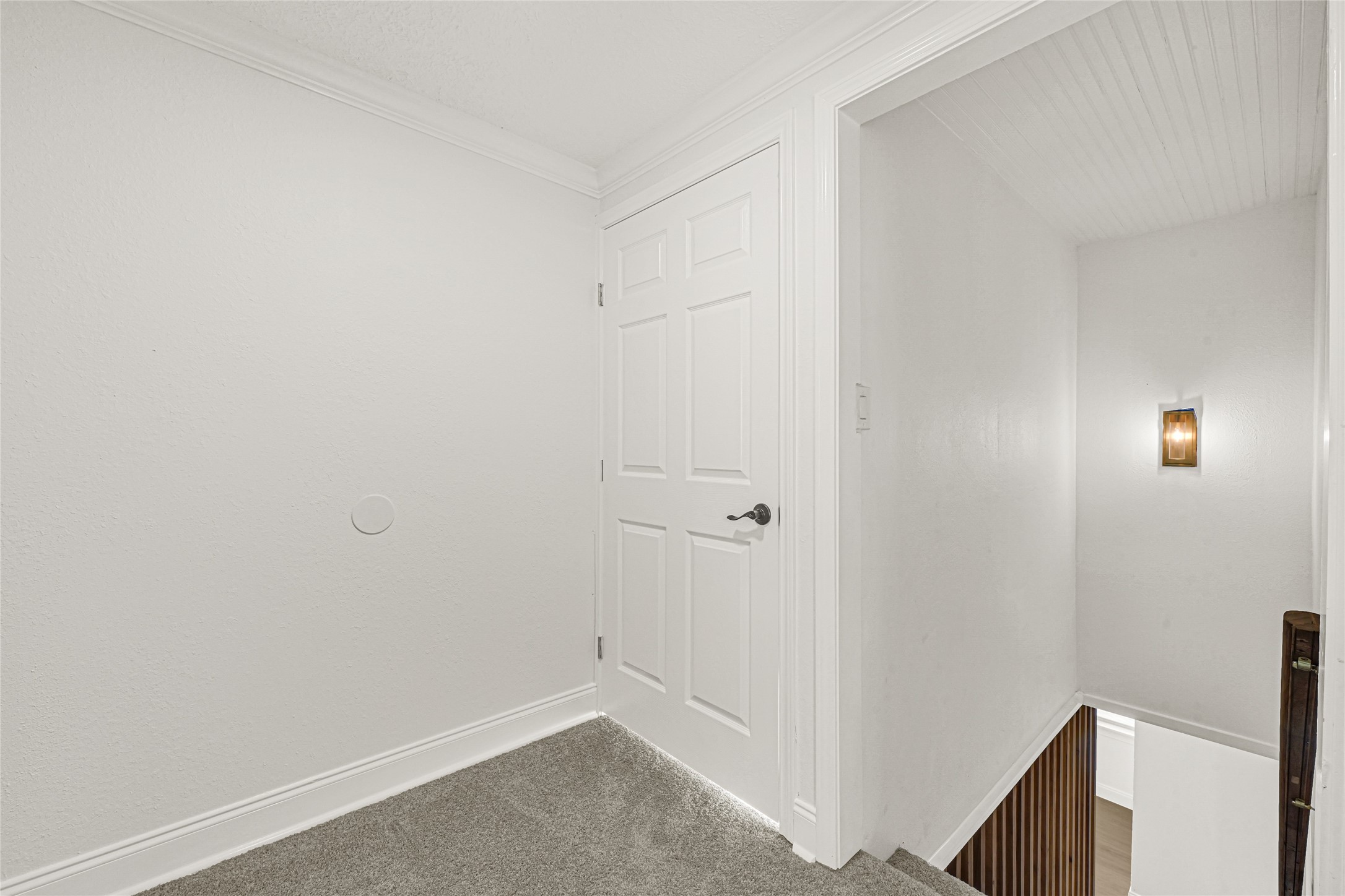 513 Main Street Pasadena, TX 77506 - Photo 29 of 35 a view of hallway with closet