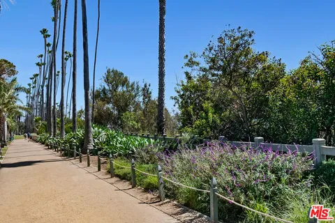 $3,100,000 | 207 Ocean Ave Extension, Santa Monica, CA 90402