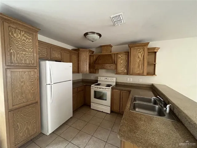 $875 | 3802 South Radisson Avenue, Unit 2, Pharr, TX 78577