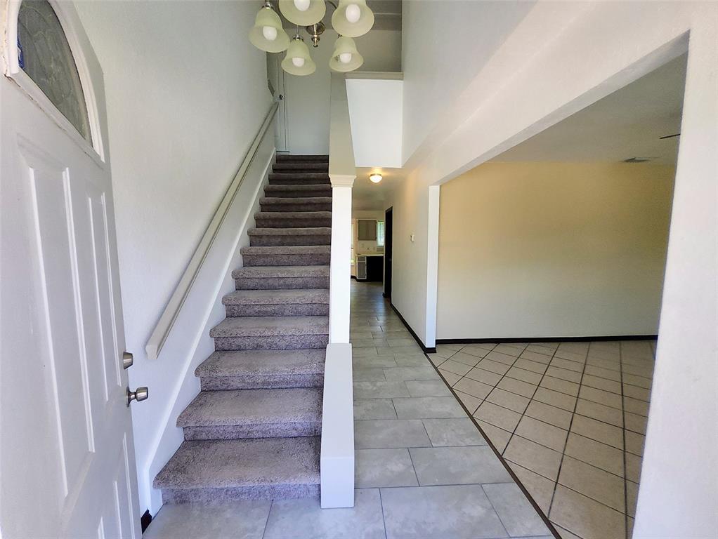 4672 Heatherbrook Lane Grand Prairie, TX 75052 - Photo 2 of 24