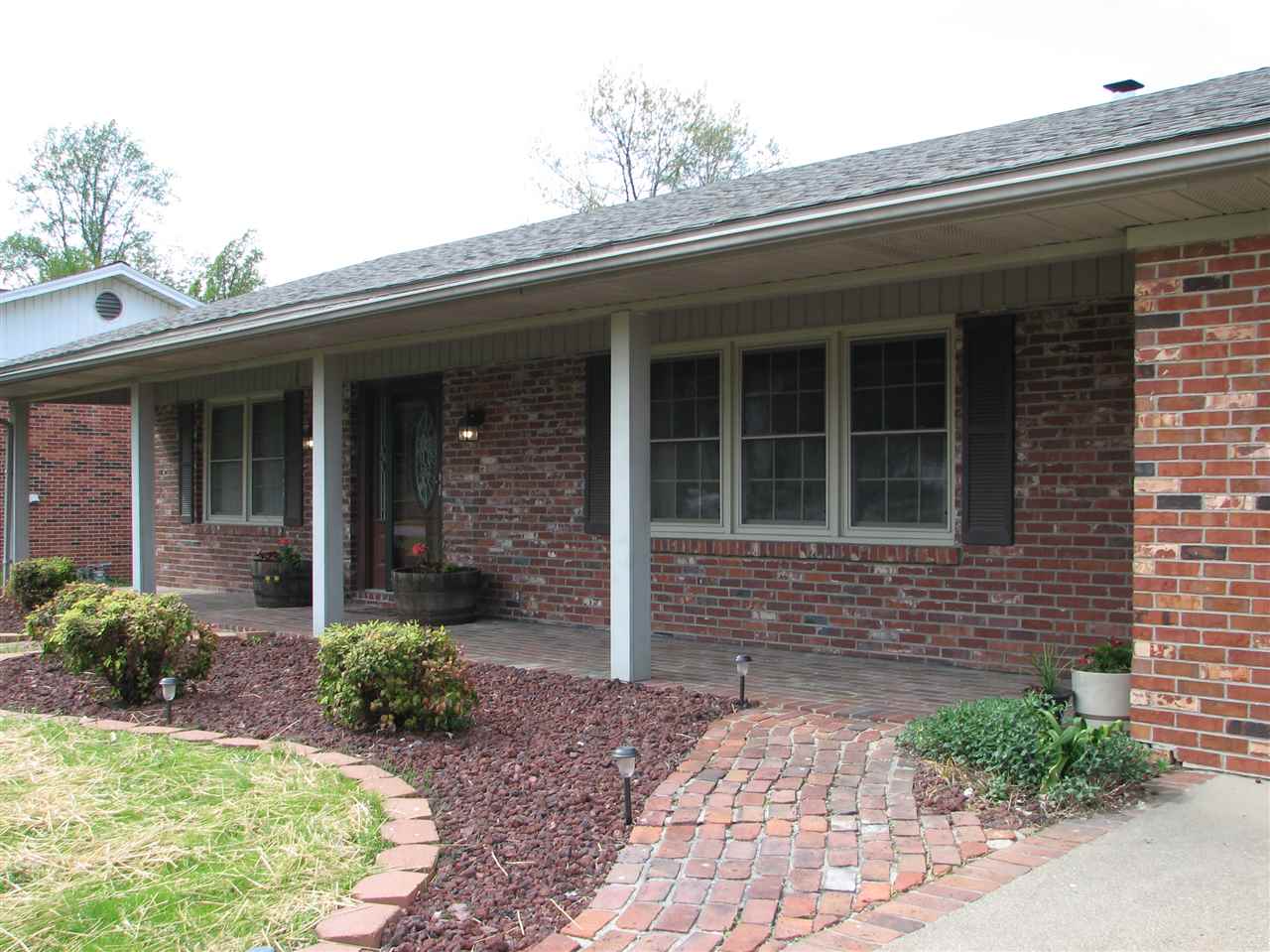 1621 Country Club Road Mount Vernon, IN 47620 - Photo 3 of 36 Gallery Image 3