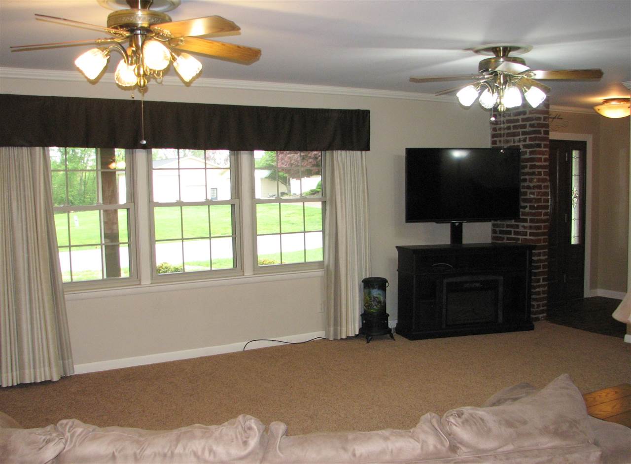 1621 Country Club Road Mount Vernon, IN 47620 - Photo 4 of 36 Gallery Image 4