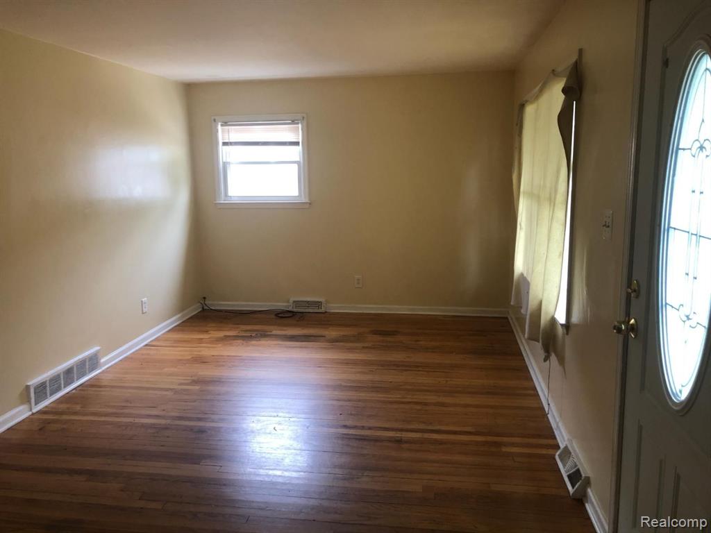 2159 Rome Avenue Warren, MI 48091 - Photo 3 of 12