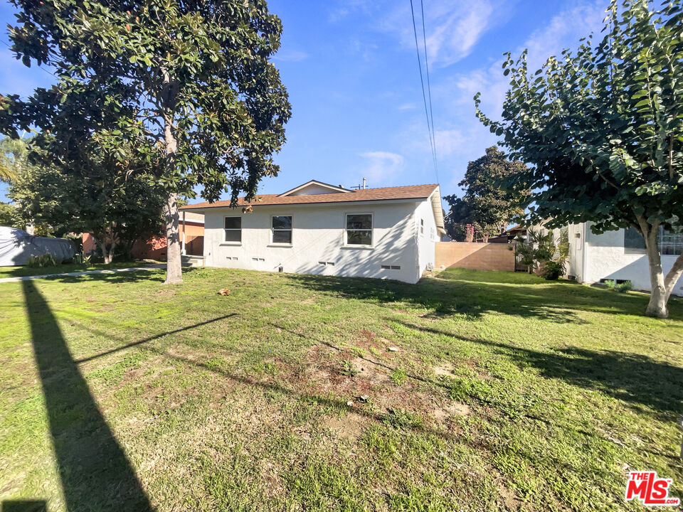 13242 Cornuta Avenue Downey, CA 90242 - Photo 6 of 19 a house view with garden space