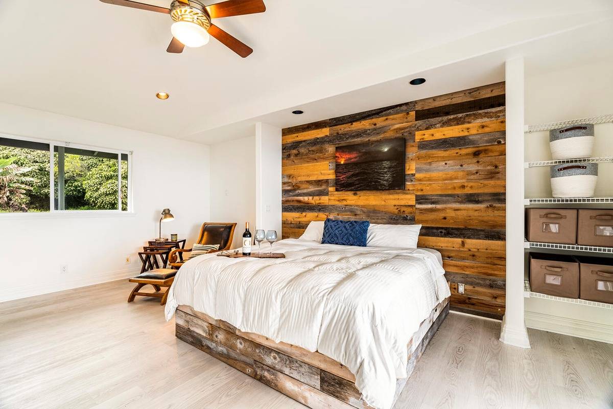 89-857 Hawaiʻi Belt Road Captain Cook, HI 96704 - Photo 14 of 30 a bedroom with a bed and a dresser