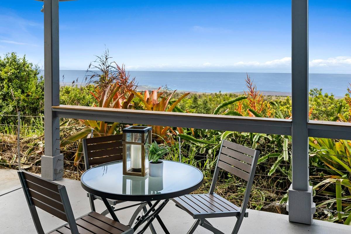 89-857 Hawaiʻi Belt Road Captain Cook, HI 96704 - Photo 21 of 30 a balcony with table and chairs