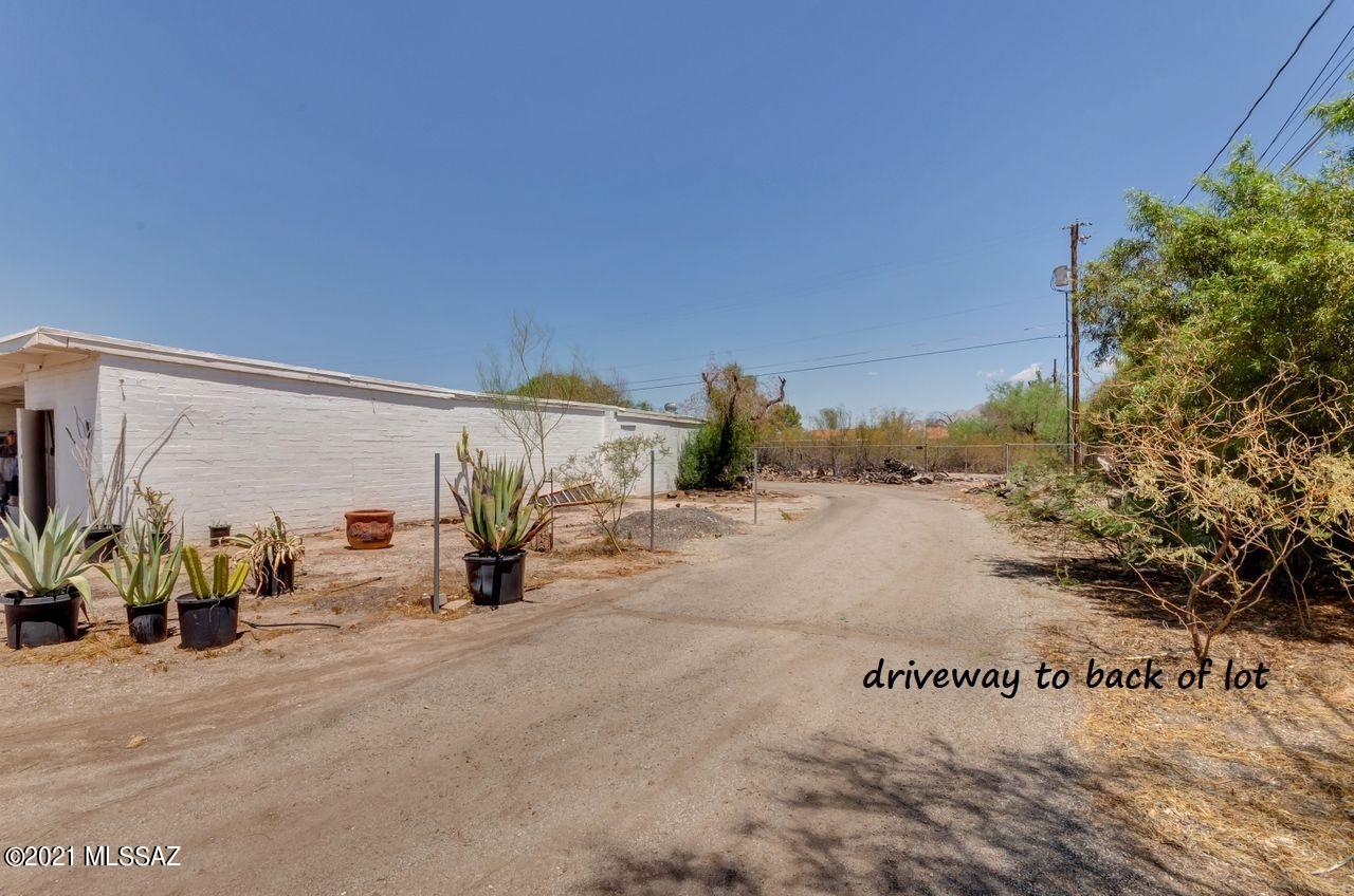 2115 East Fort Lowell Road Tucson, AZ 85719 - Photo 45 of 49 driveway to back lot