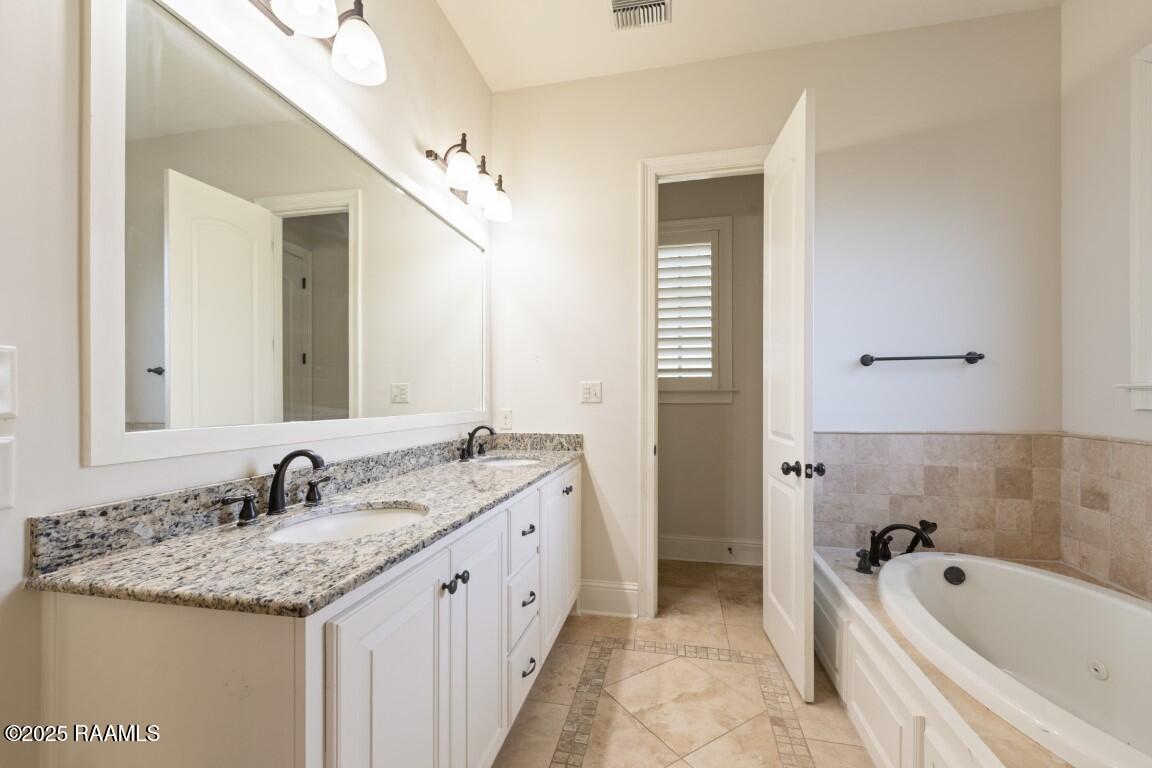 207 Edgehill Circle Lafayette, LA 70508 - Photo 16 of 30 Primary Bathroom
