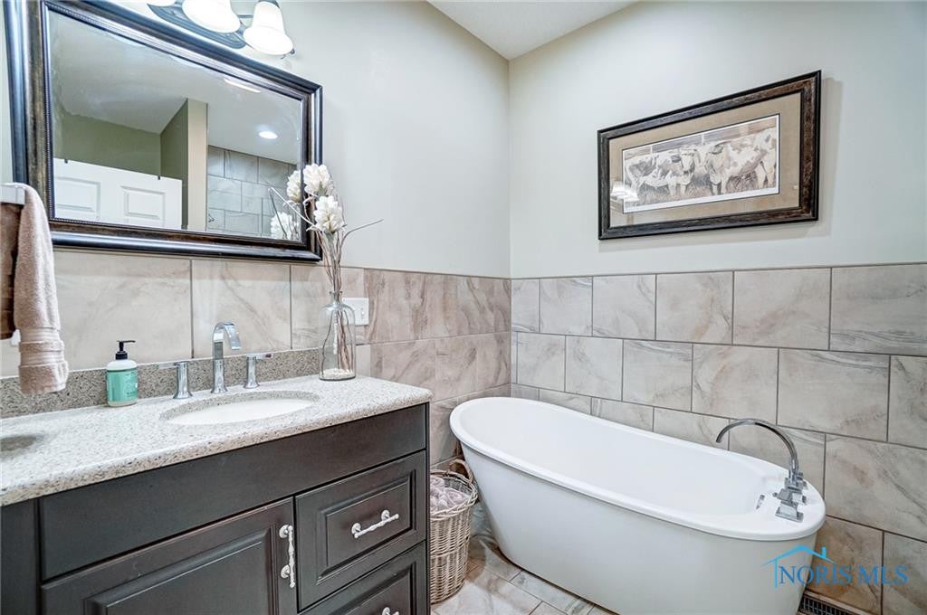 5225 Tawa Ridge Lane Findlay, OH 45840 - Photo 14 of 42 Gallery Image 14