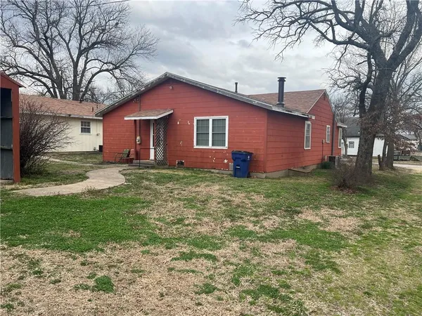 $109,000 | 206 West Bradley Street, Sedan, KS 67361