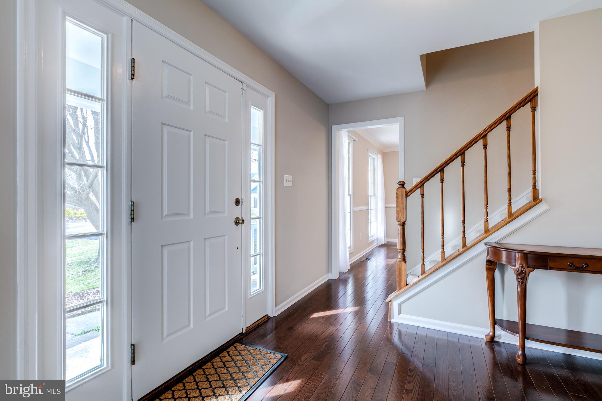 12553 Rock Ridge Road Herndon, VA 20170 - Photo 3 of 42 Welcoming foyer