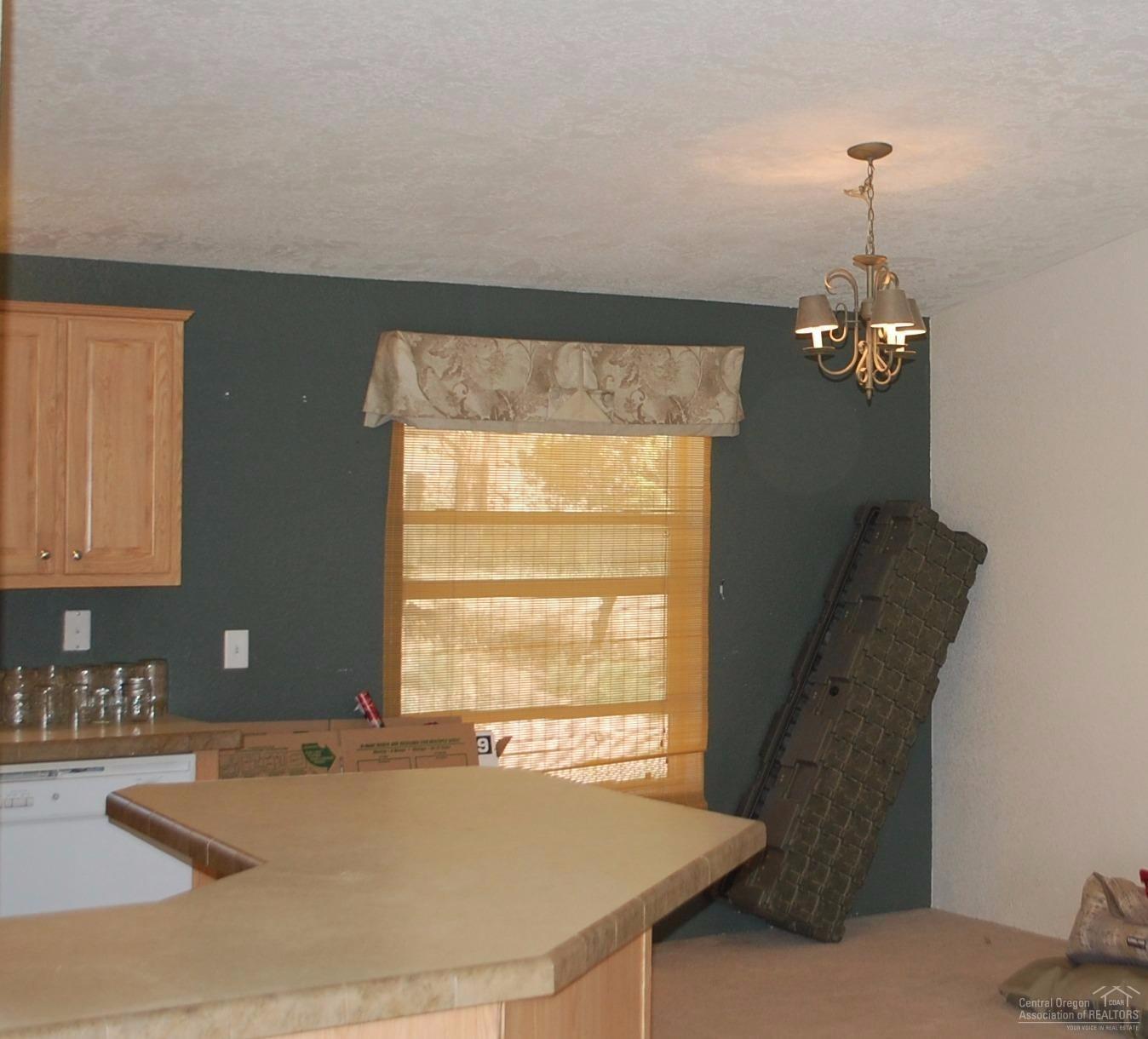 62255 Cody Road Bend, OR 97701 - Photo 6 of 11 Breakfaast bar and casual dining area.