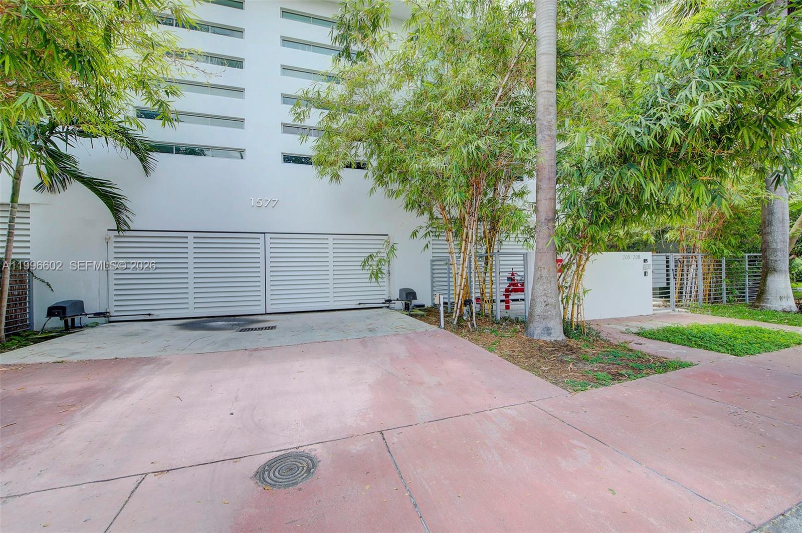 1577 Bay Road, Unit 201 Miami Beach, FL 33139 - Photo 31 of 36
