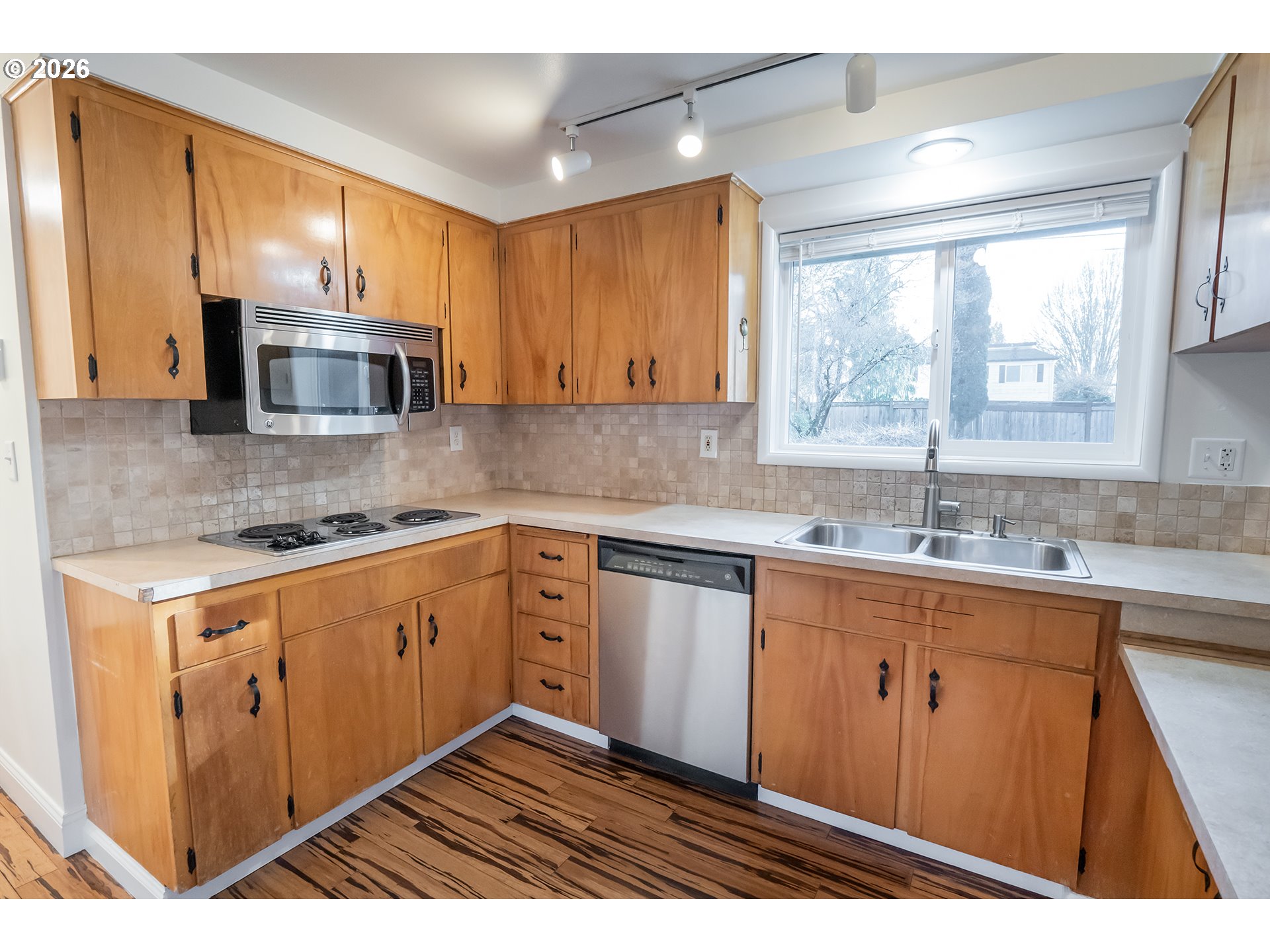 2668 Jeppesen Acres Road Eugene, OR 97401 - Photo 12 of 41