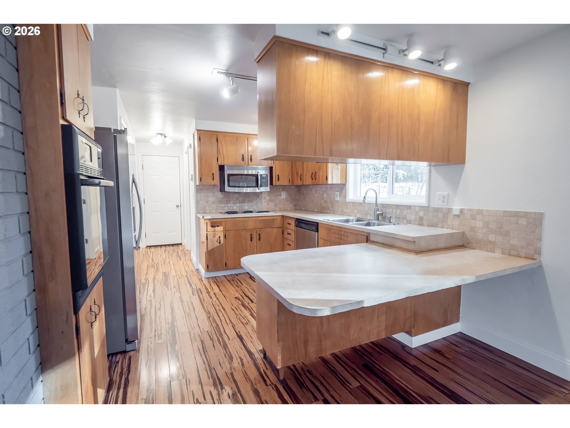 2668 Jeppesen Acres Road Eugene, OR 97401 - Photo 8 of 41