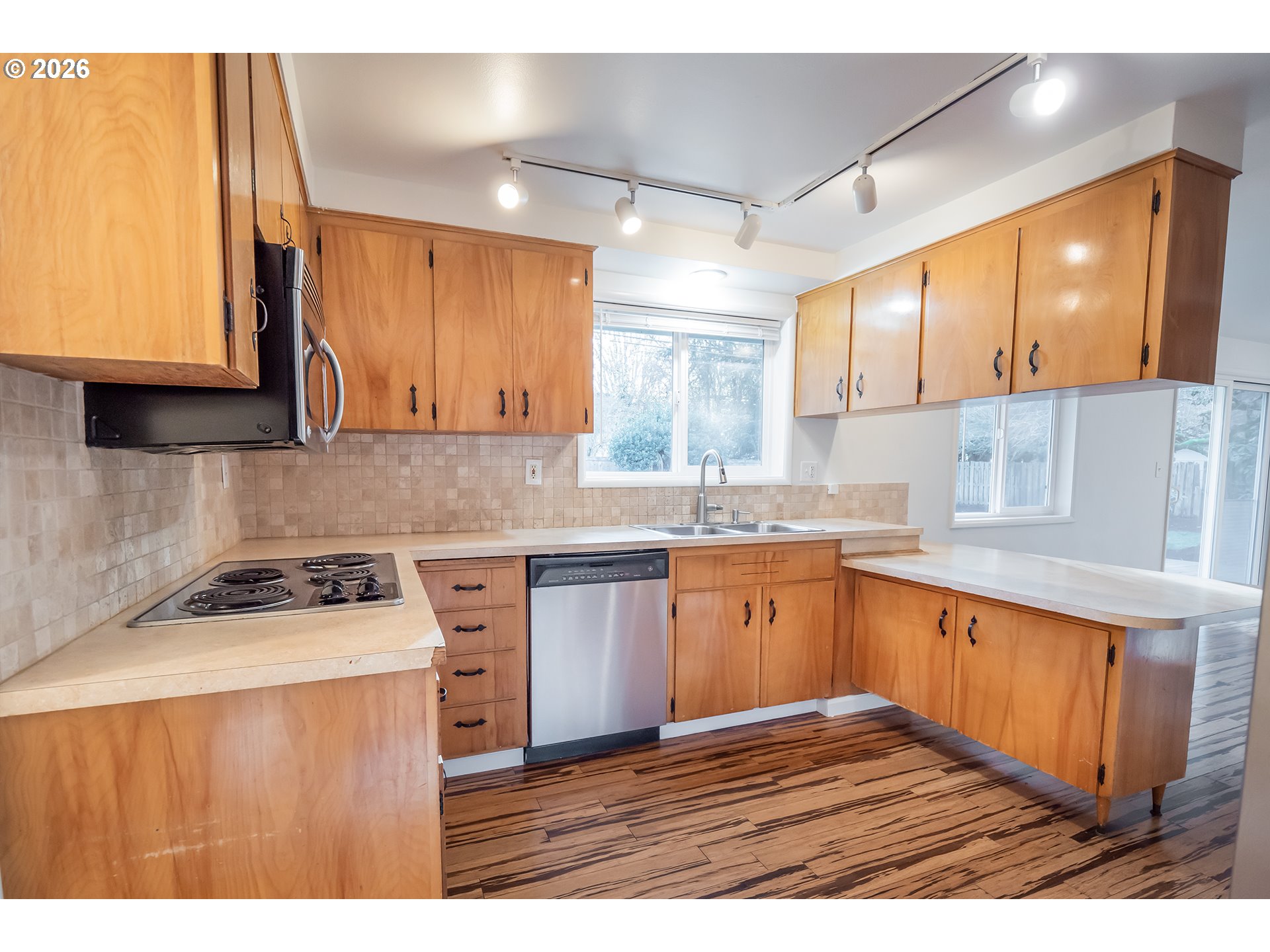 2668 Jeppesen Acres Road Eugene, OR 97401 - Photo 10 of 41