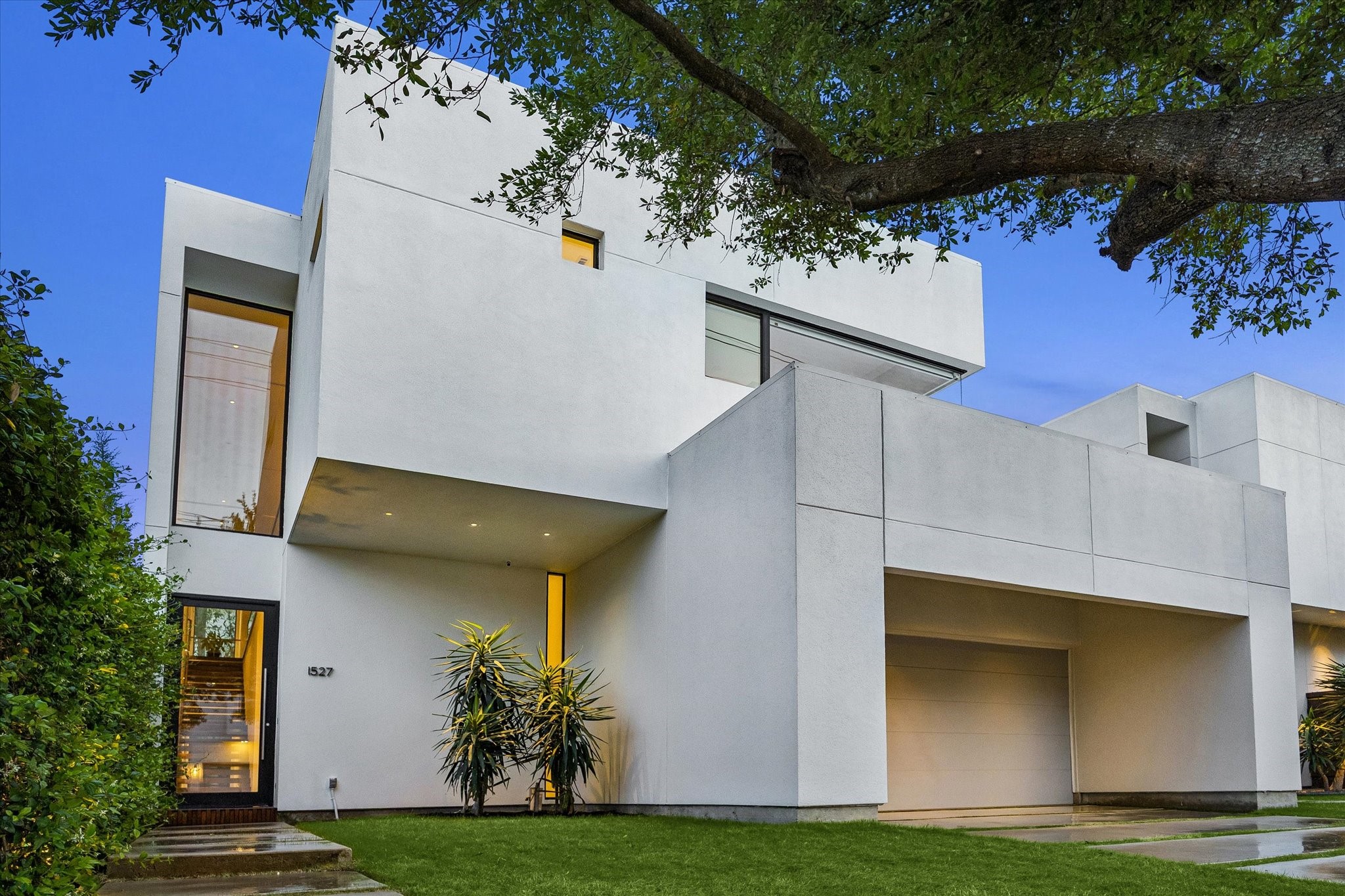 1527 Indiana Street Houston, TX 77006 - Photo 1 of 30 Welcome to 1527 Indiana. This striking modern residence embodies sophistication with its lines and 21-foot ceiling foyer.