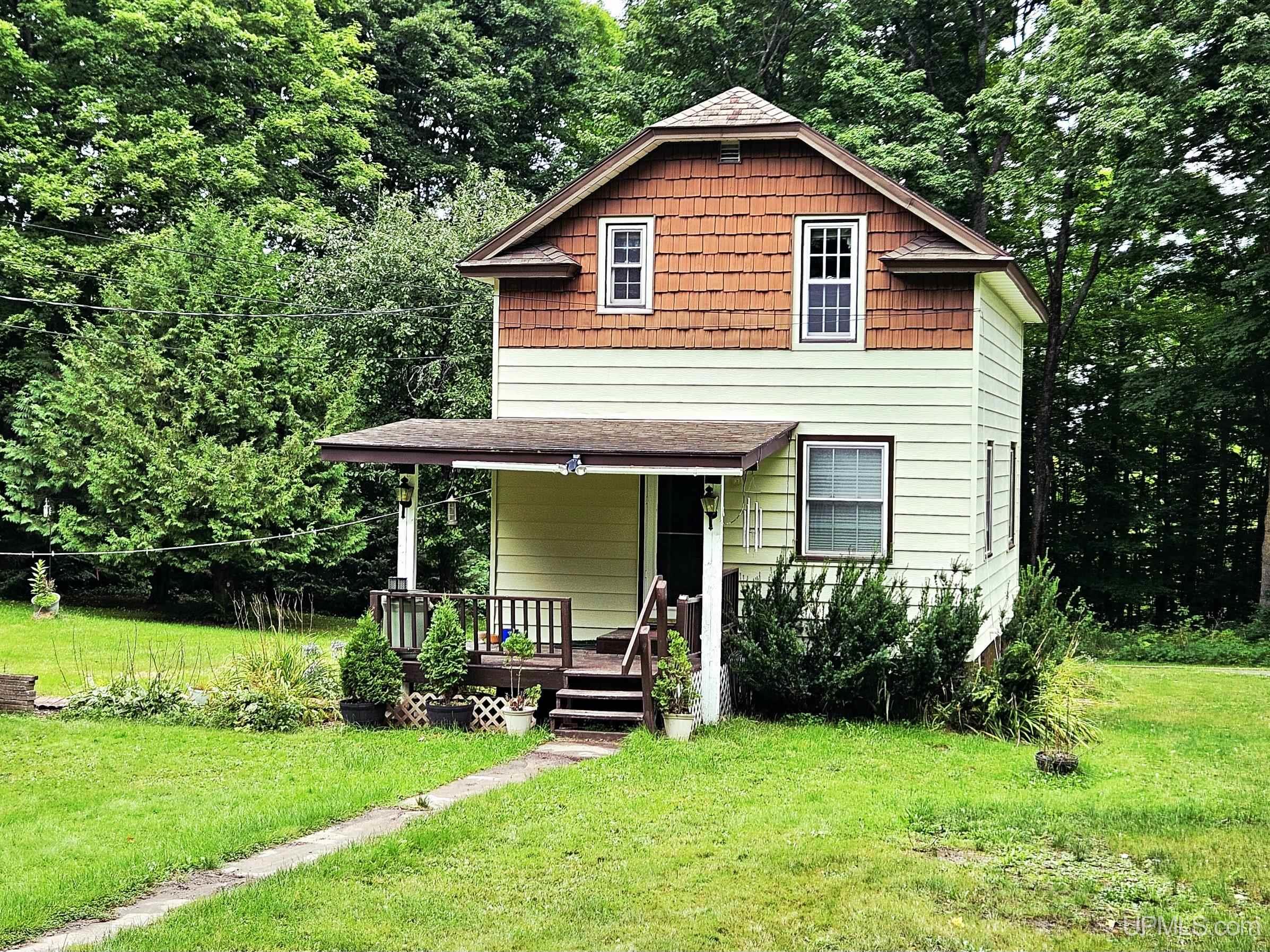 709 Plymouth Road Wakefield, MI 49968 - Photo 1 of 28 Gallery Image 1
