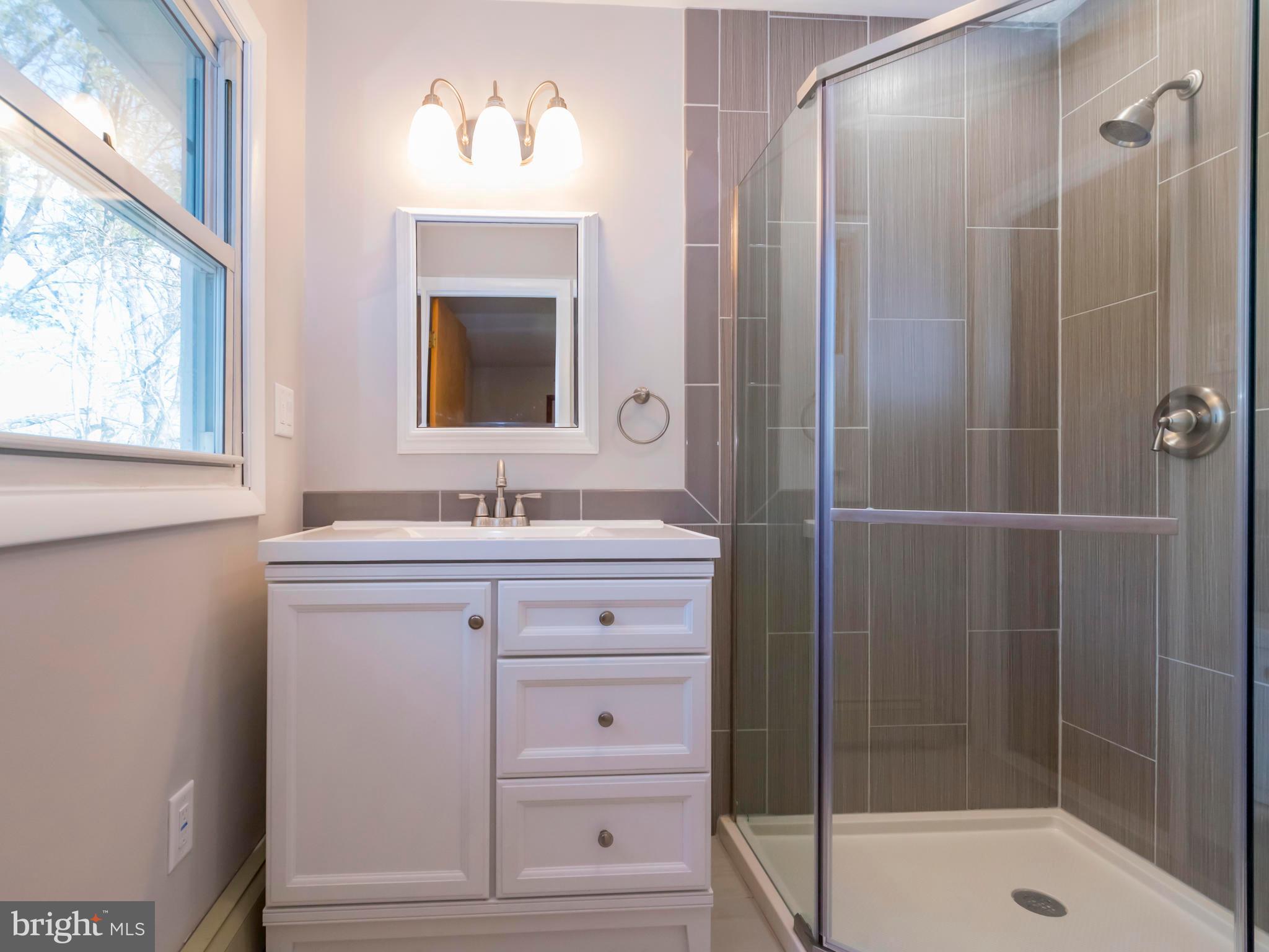 3050 Wonziegler Road Pennsburg, PA 18073 - Photo 17 of 31 Master bath