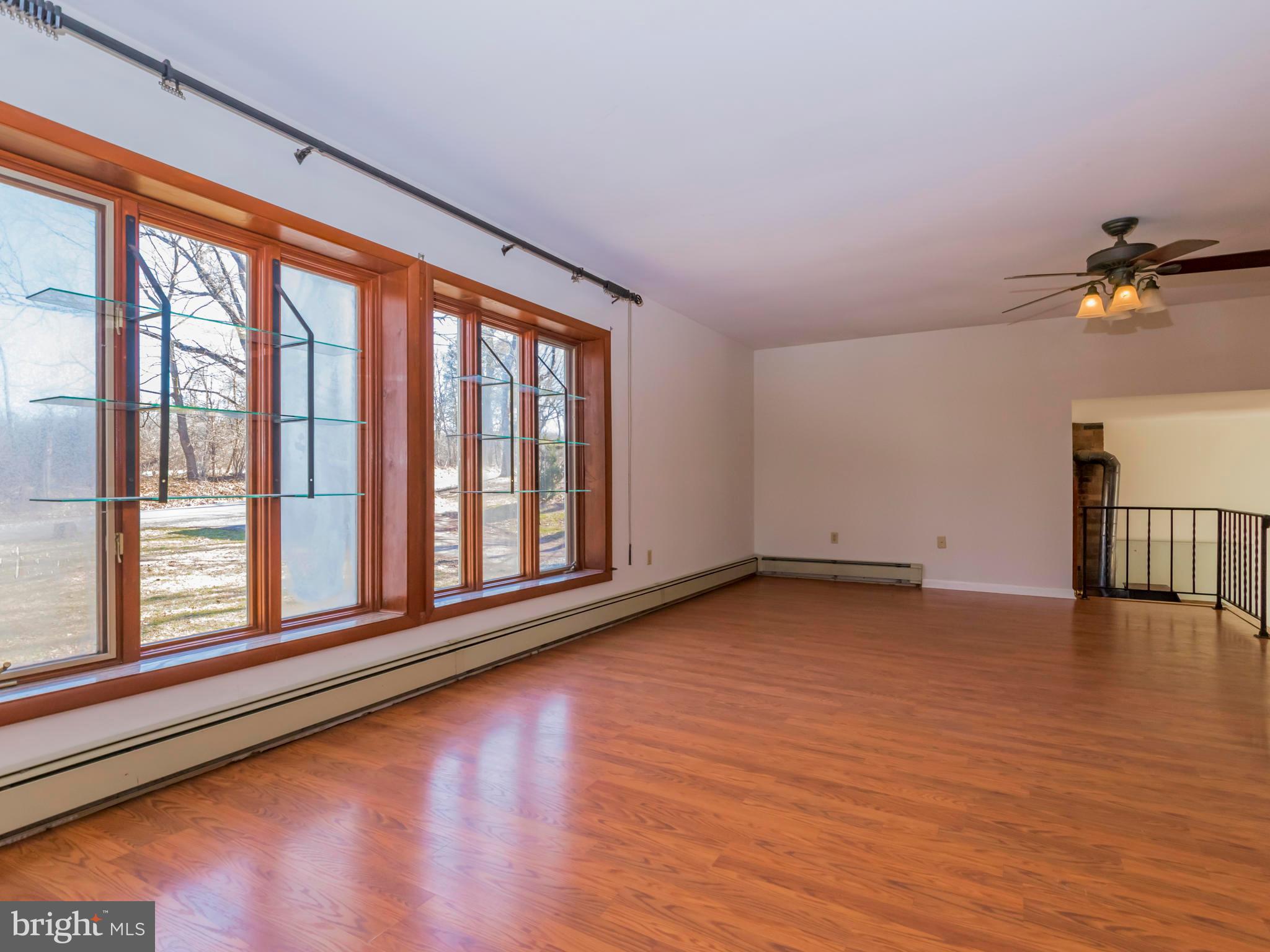 3050 Wonziegler Road Pennsburg, PA 18073 - Photo 8 of 31 Living room