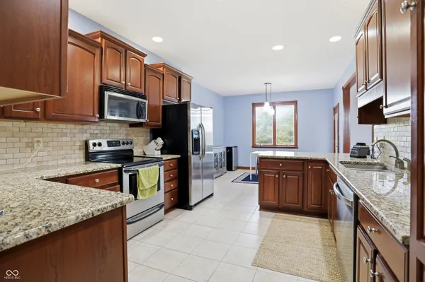 $525,000 | 6230 Sampson Court, Indianapolis, IN 46237