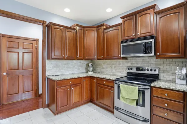 $525,000 | 6230 Sampson Court, Indianapolis, IN 46237