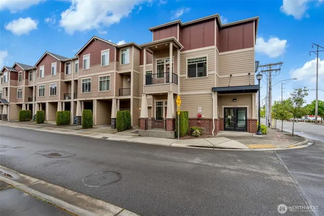 $710,000 | 4020 Northeast 3rd Place, Renton, WA 98056