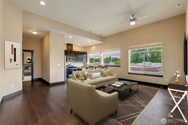 $710,000 | 4020 Northeast 3rd Place, Renton, WA 98056