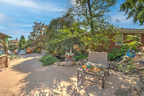 $859,000 | 10127 South Hoyne Avenue, Chicago, IL 60643