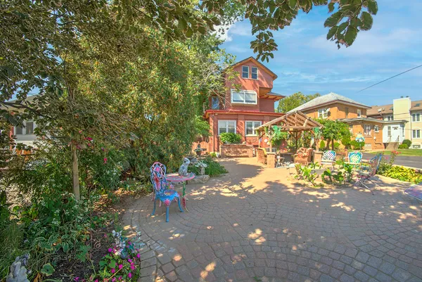 $859,000 | 10127 South Hoyne Avenue, Chicago, IL 60643