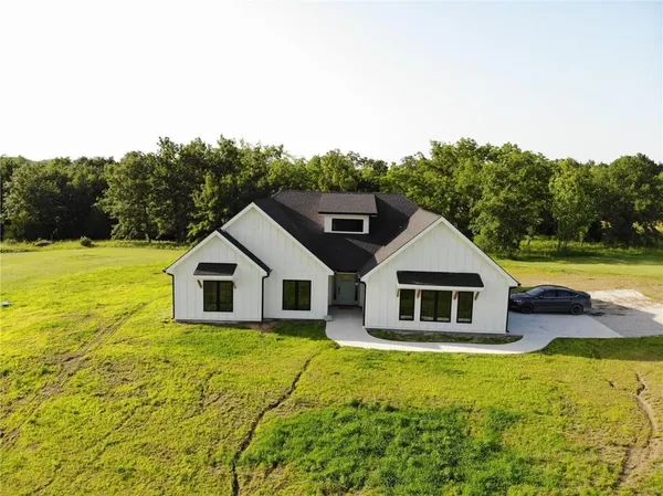 $525,000 | 3602 Southeast 228th Street, Lathrop, MO 64465