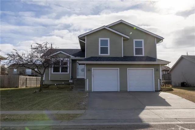 $280,000 | 115 Southeast 44th Terrace, Topeka, KS 66609