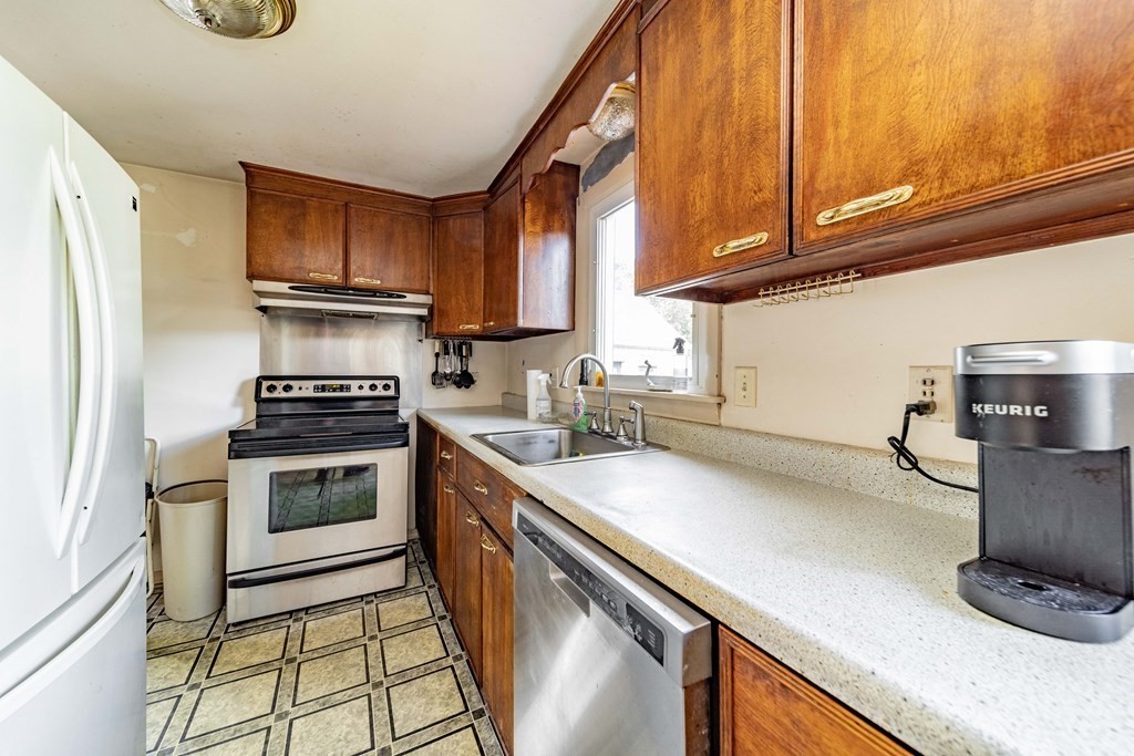 32 Overlea Drive Springfield, MA 01119 - Photo 2 of 39 Gallery Image 2