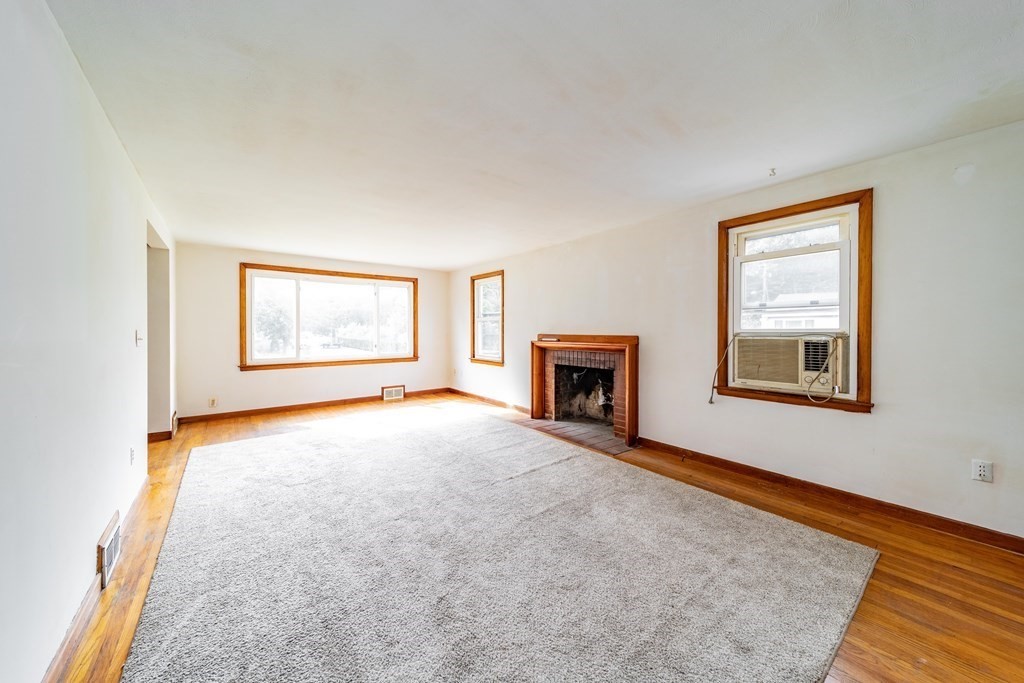 32 Overlea Drive Springfield, MA 01119 - Photo 4 of 39 Gallery Image 4
