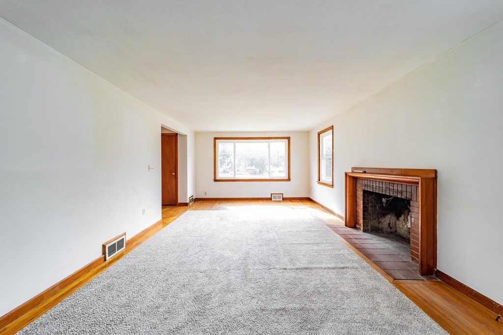 32 Overlea Drive Springfield, MA 01119 - Photo 5 of 39 Gallery Image 5