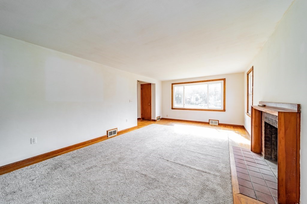 32 Overlea Drive Springfield, MA 01119 - Photo 6 of 39 Gallery Image 6