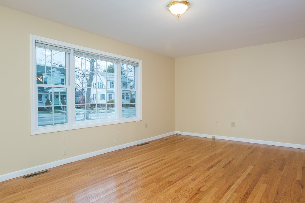 92 Upton Street Springfield, MA 01104 - Photo 3 of 29 Gallery Image 3